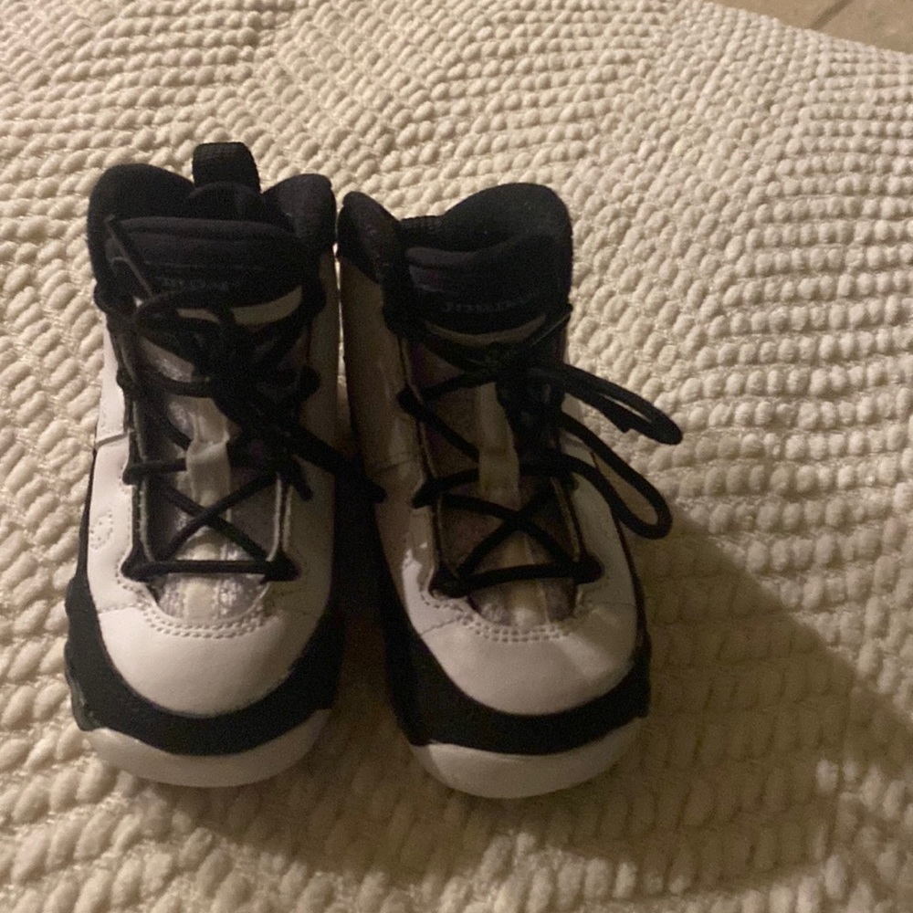 Jordan 11’s, 7C